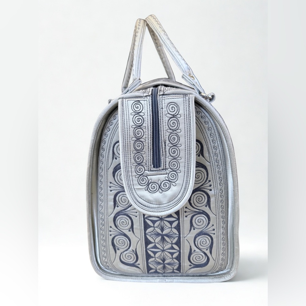 Authentic BANDA BAGS Weekender Travel Bag - Platinum Silver/Grey - Picture 4 of 10